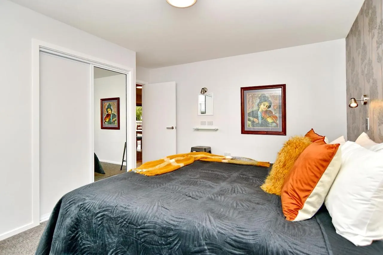 Brockworth Place - Christchurch Holiday Homes
