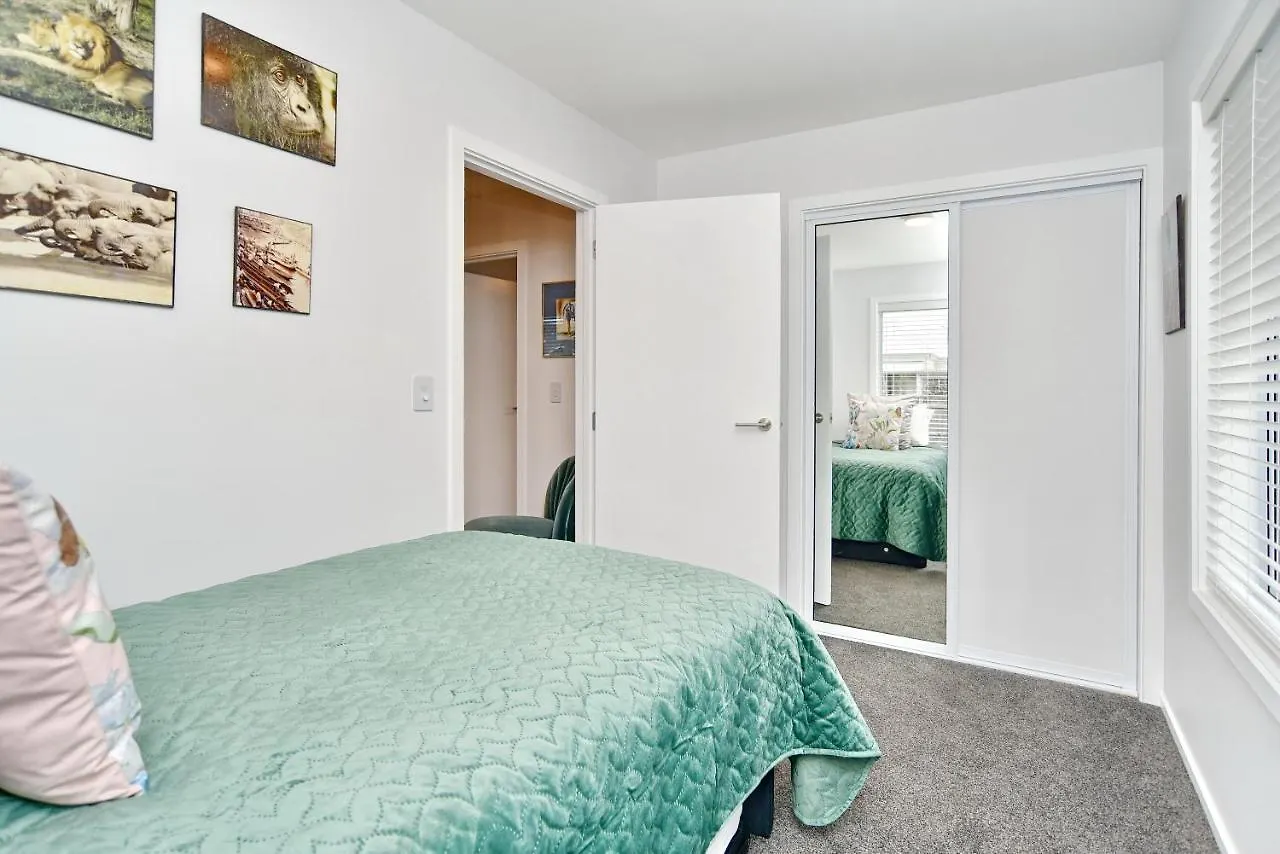 Brockworth Place - Christchurch Holiday Homes