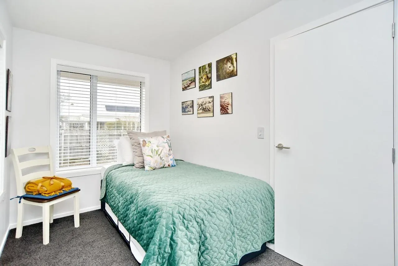 Brockworth Place - Christchurch Holiday Homes