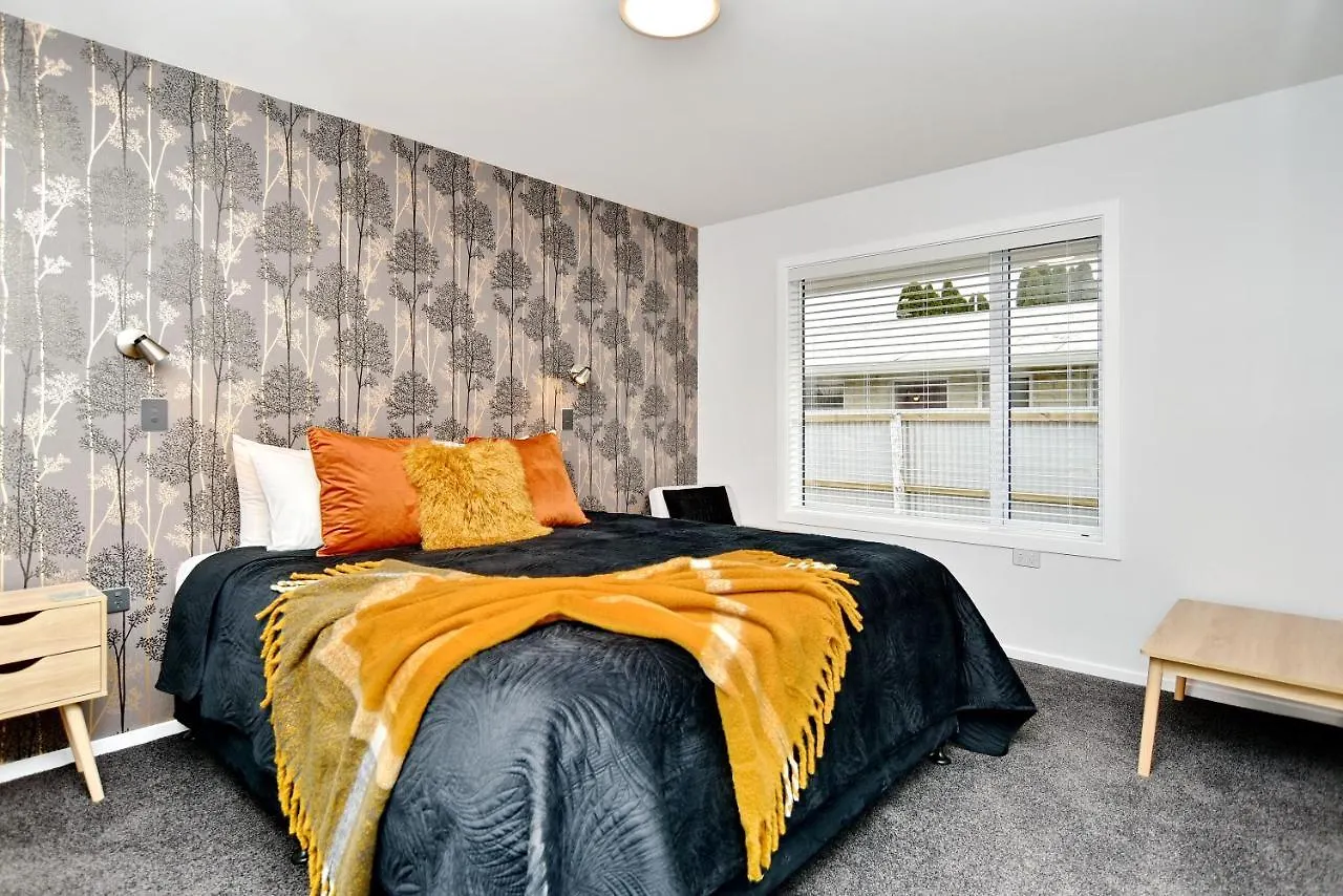 Brockworth Place - Christchurch Holiday Homes 0*,
