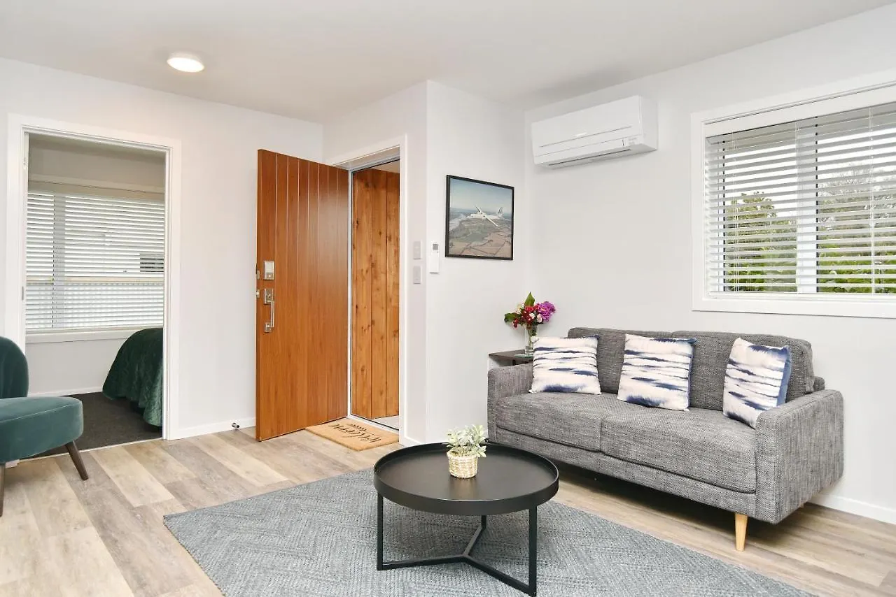 Brockworth Place - Christchurch Holiday Homes 0*,